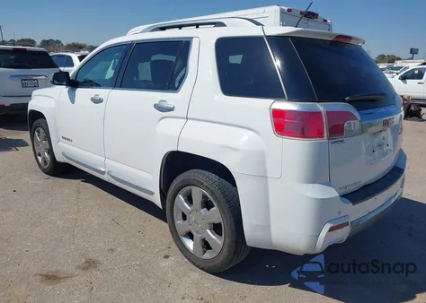 2015 GMC Terrain Denali z USA, uszkodzony, nr VIN 2GKFLUE33F6387059